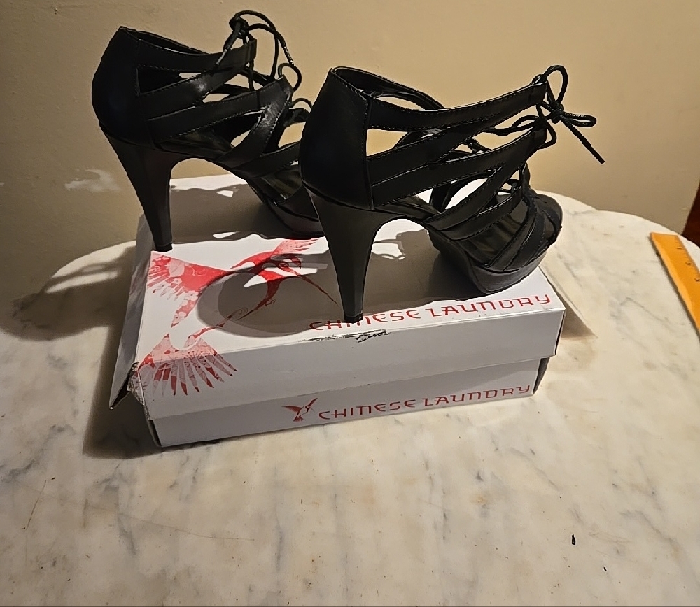 Chinese Laundry Black Women's Shoes - Picture 4 of 6